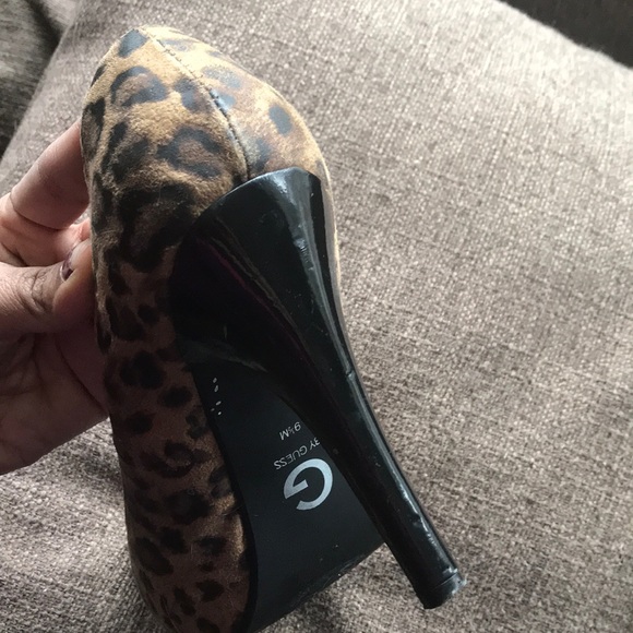 Leopard Pumps - Picture 2 of 7